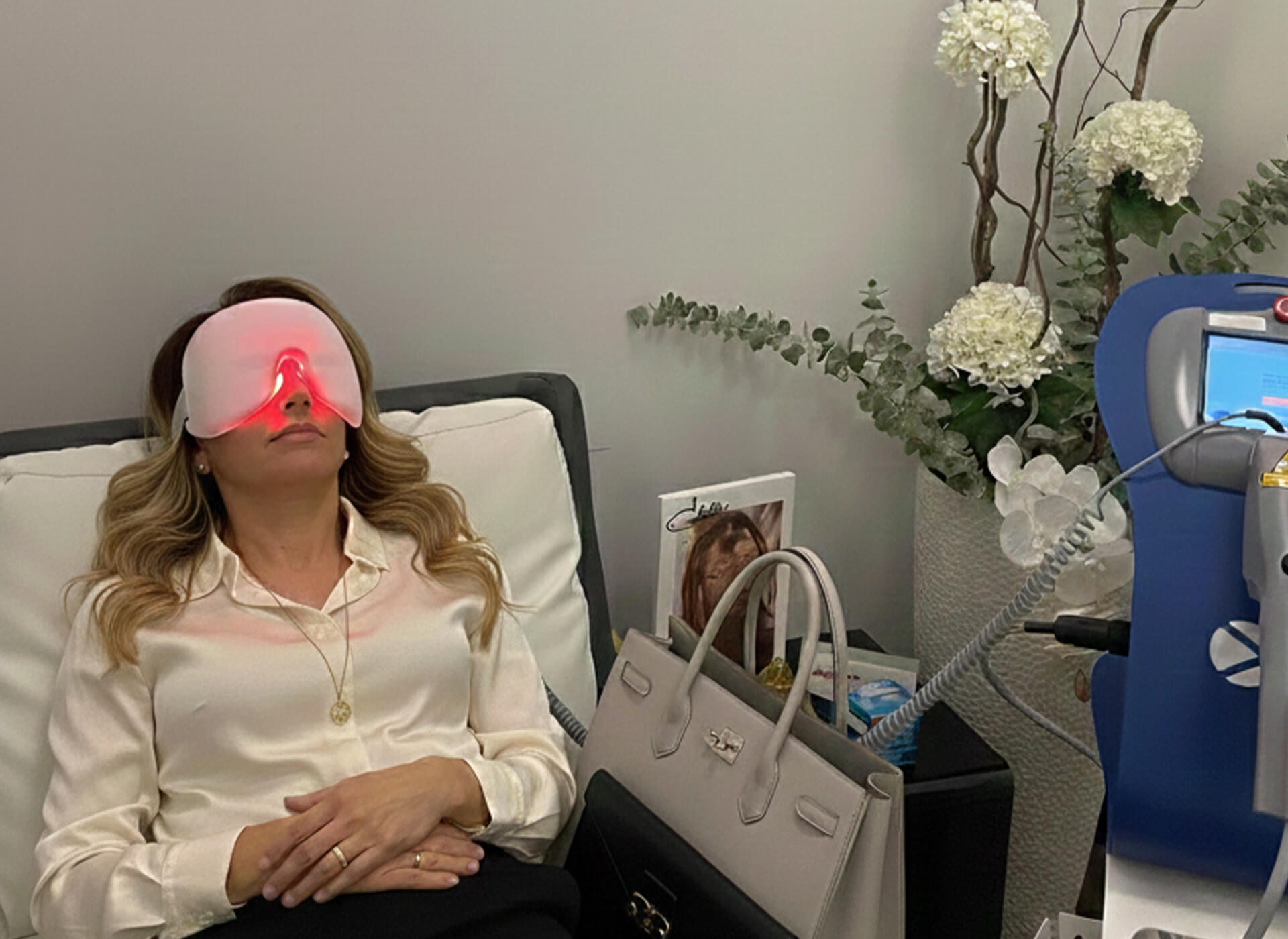Low level light therapy for dry eye