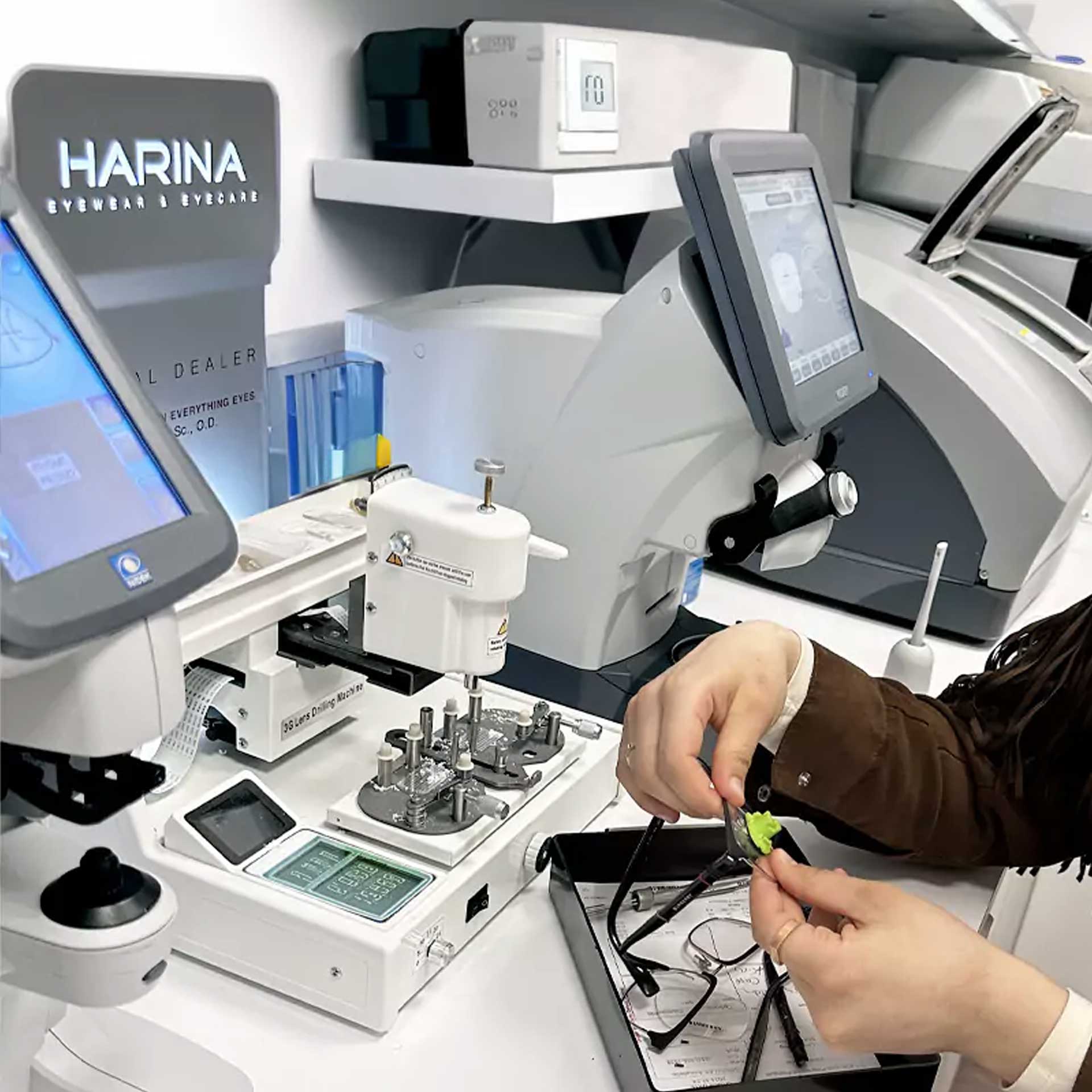 Express 1-hour prescription glasses service at HARINA Optométristes in Mont-Royal