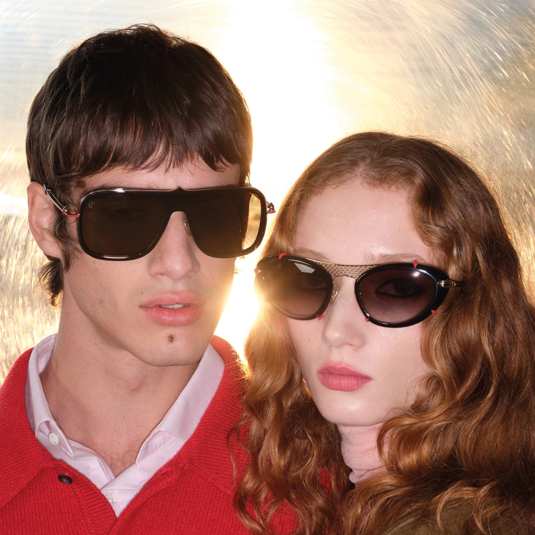 Lunettes Christian Louboutin audacieuses et glamour avec des accents distinctifs.