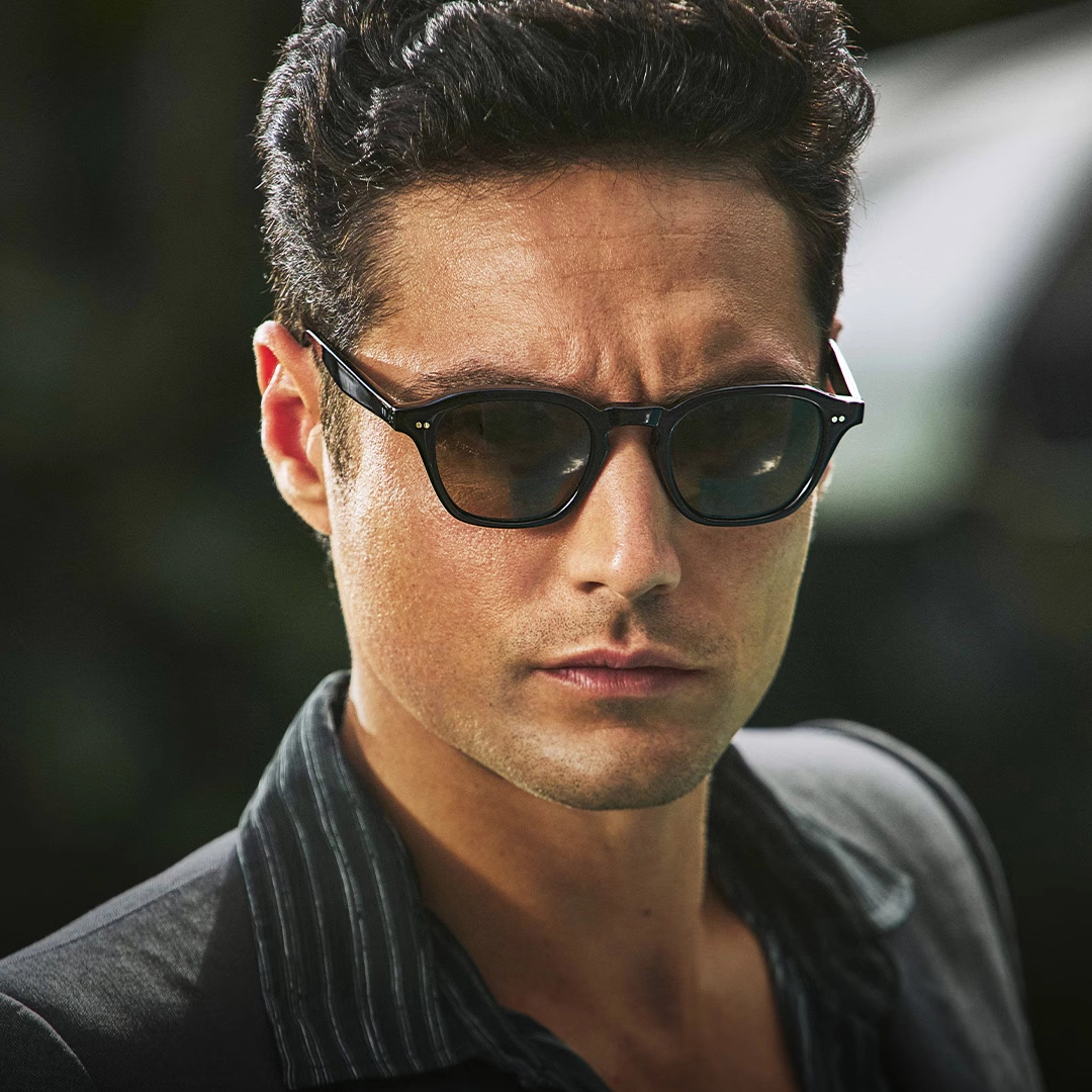 Montures Oliver Peoples d'inspiration vintage représentant une sophistication subtile.