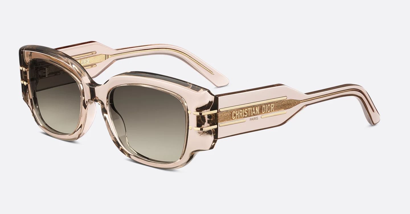 The oversized square DiorSignature S13I sunglasses available at our Montréal boutiques.